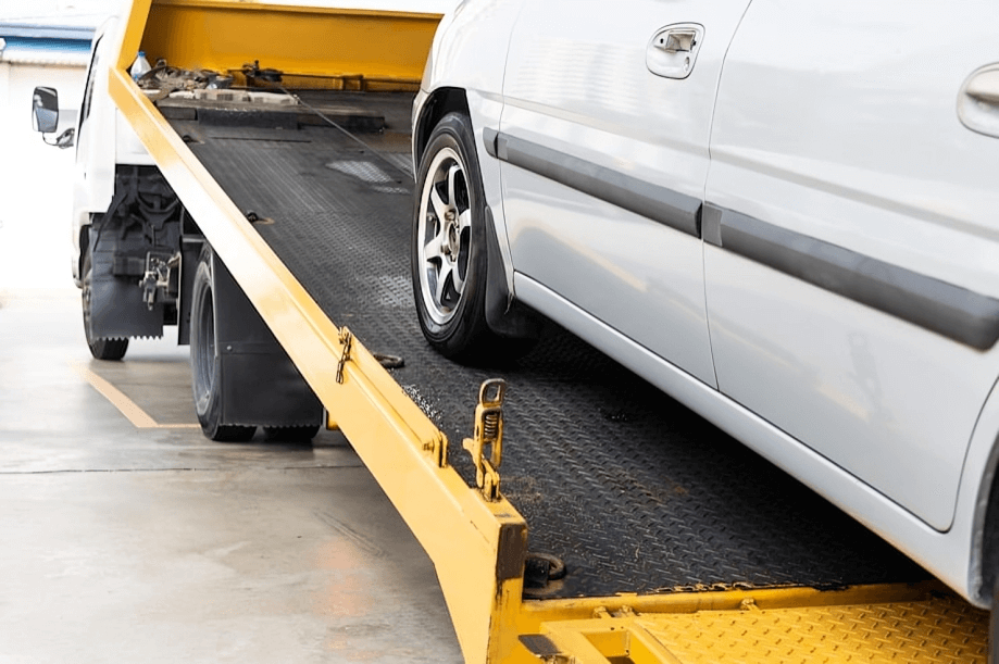 Car towing in Abu Dhabi, Roadside battery service, 24/7 recovery van Abu Dhabi
