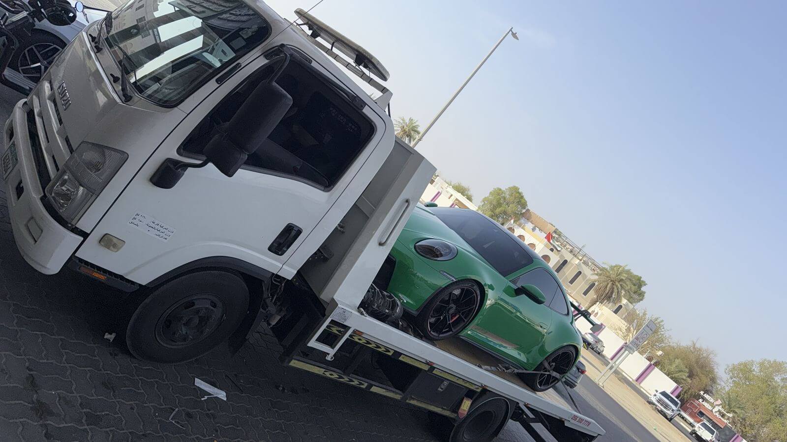 Car recovery tow truck in Abu Dhabi