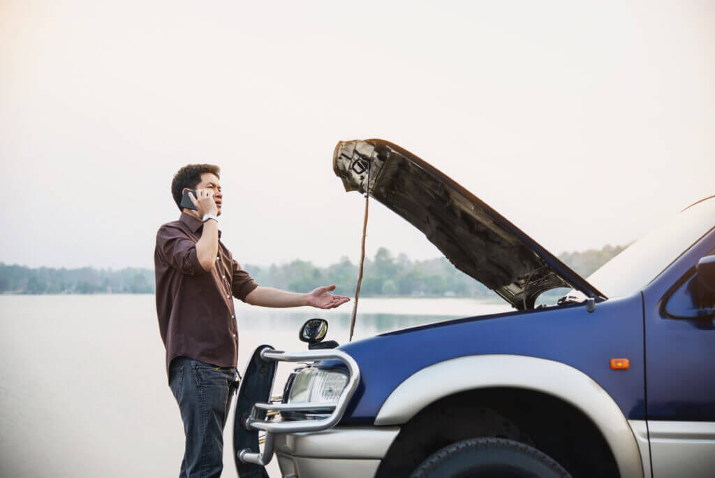 Car towing in Abu Dhabi, Roadside battery service, 24/7 recovery van Abu Dhabi